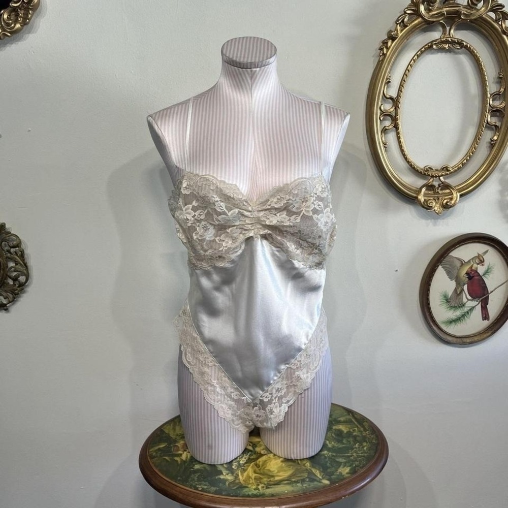 Vintage Victoria's Secret Nude Satin & Lace Bodysuit Sleeveless Size Small